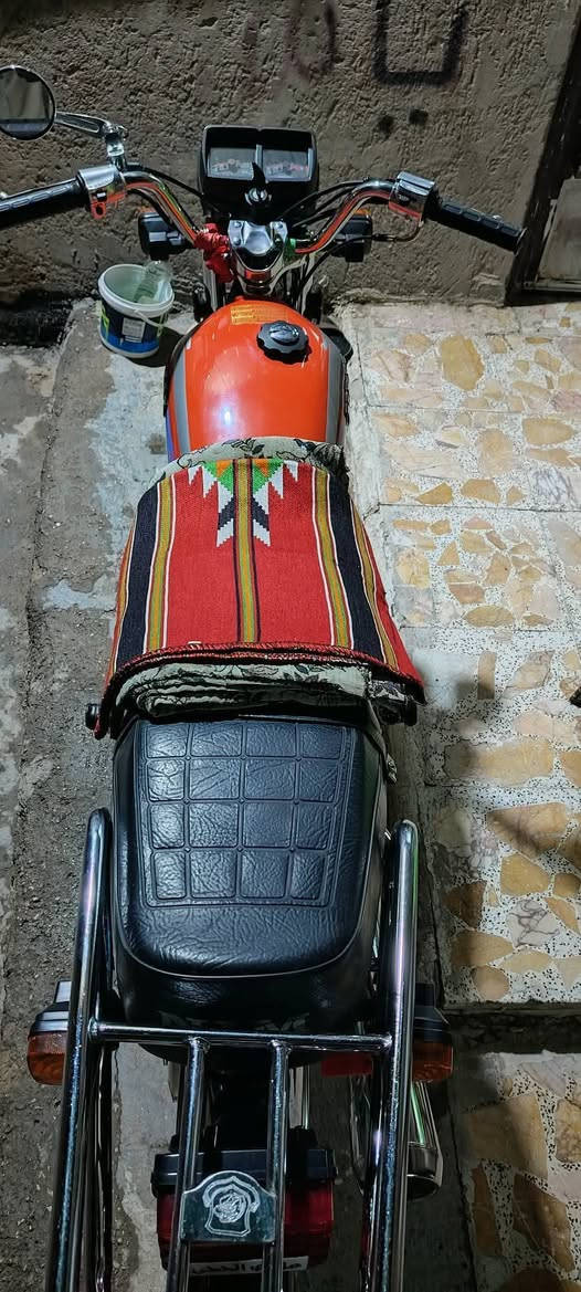 السلام عليكم 
دراجه نامه امتياز لصلي شبه شلامجه
دراجه مكفوله كفاله عامه بمعنه الكلمه كله شغال 
مراوس ابدراجه شلامجه تعمير نفس لونه راس براس💸
أوراق سكنر
موديل 2025
مكاني حله قرب شريفه بنت الحسن 
الهاتف *********** واتساب
