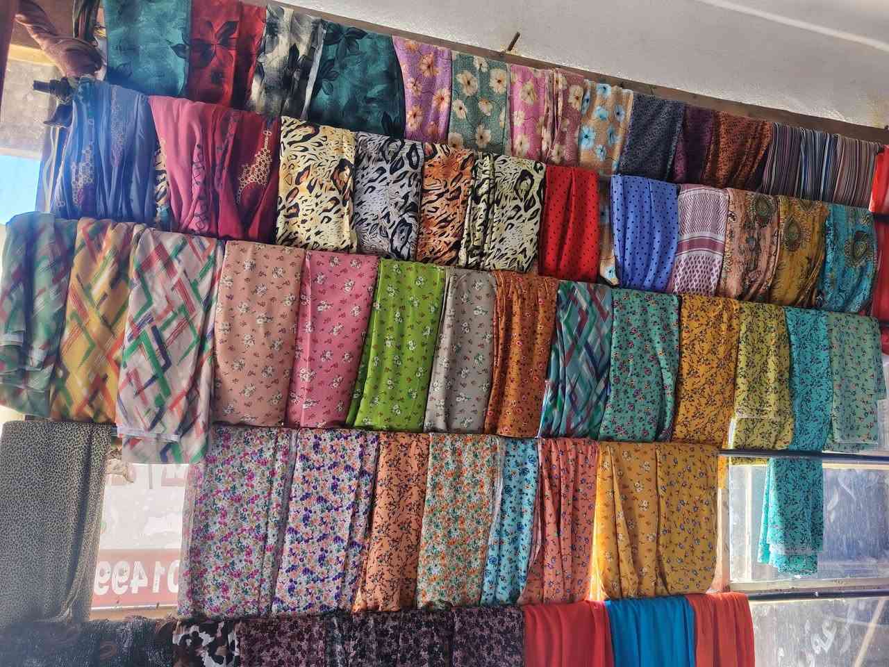 قماش وخياط مع اوڤر 10000 فقط قياس اخذه اشبار ع خاص  حسب الطلب عنوان المحل 👉 واسط صويرا حي العهد  مقابيل تمثال الزعيم عبد الكريم قاسم///// لعدها قماش موجود توصيل داخل صويره  *********** ام شهد
