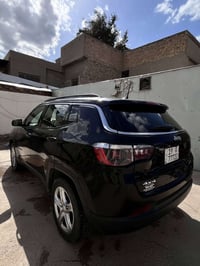 جيب كومبارس  وارد امريكي  لون اسود  موديل 2023 ماشيه16الف  محرك 2000 ت...
