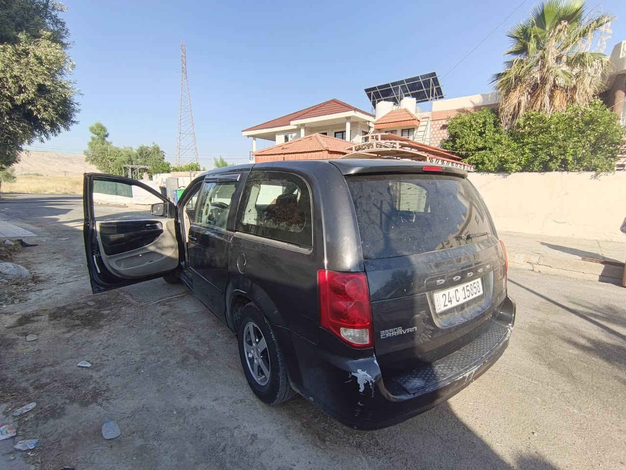 سلام عليكم
سيارة دوج كرفان 2012
محرك 3600 
ماشية 125000ميل 
تبريد 3 قطع بس ناقصة كمبريسر 
إبواب عادية 
سيارة متجاية يعني مصبوغة عام 
سيارة يرادلها مصرف بسيط
كشر السيارة تعبان 
مكان السيارة دهوك 
رقم للتواصل رسائل فقط 
***********
