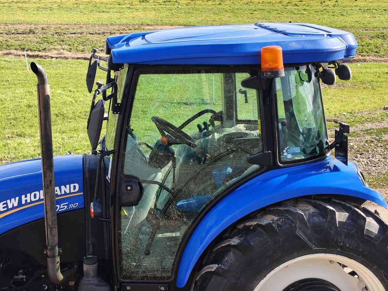 السلام عليكم تركتر للبيع نيهولند حجم 110 موديل 2020 فول عادي دبل مجر تاروسه هوه دبل كشن تبريد فول مامفتوح بأسمي  اتصل ***********
