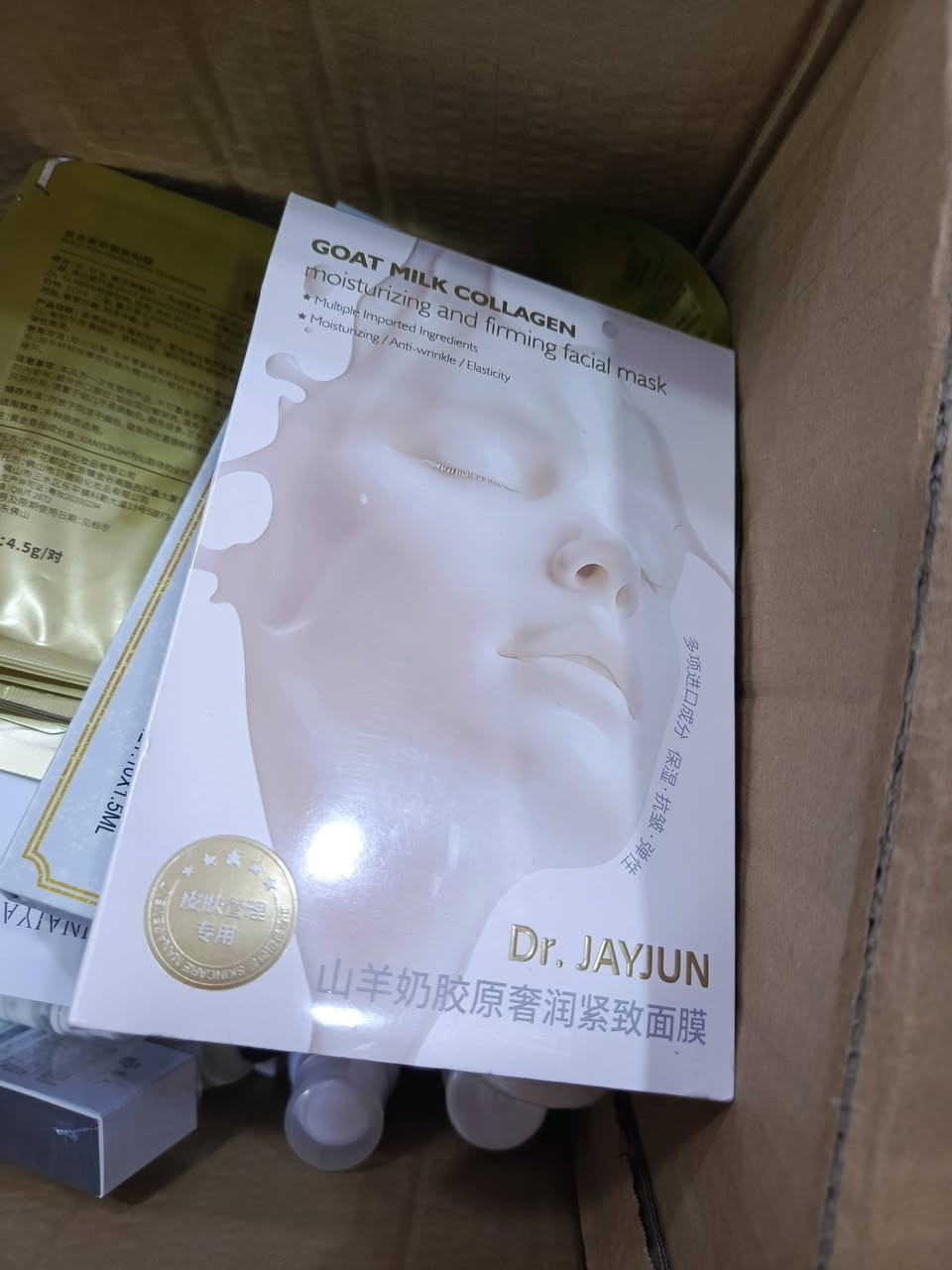 تصفية محل وبأسعار جدآمناسبه
عناية بشره وجسم كوريه تصفية محل 
المكان رمادي ٥كيلو قرب بيت أركان 
للاستفسار اتصال واتساب
‏‪***********‬‏
