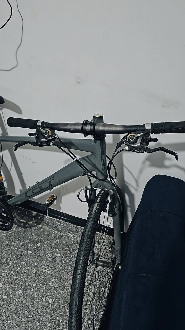 السلام عليكم
دراجة هوائية ماركة GT 🚲 
بالة حاوية غير مستعمل بلعراق💯 

حجم 28 -c700 قياس S
حجم التايرات 700x38🛞 
وايرات دفن
سرج وستيرن ورگبة GT
بريكات طوگ وترهم دسك 
المعدن المنيوم نظافة 90‎%
السستم شيمانو بالكامل 8/3 بدون اي نقص 

السعر 210 الف

الدورة 
للاستفسار الاتصال ***********
