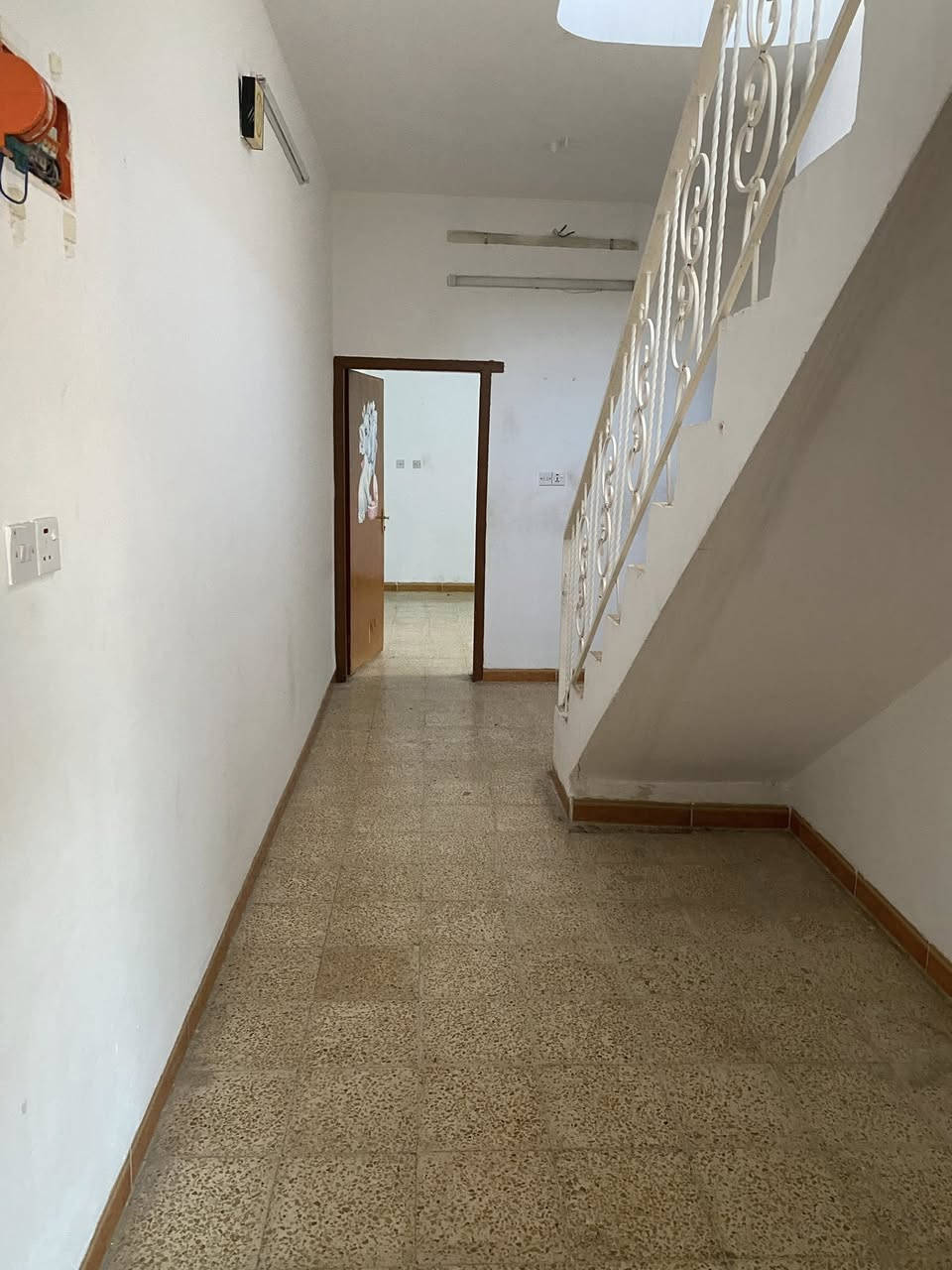 🏠اعلان اعلان
دار لليجار 
مشتمل طابق ثاني
يحتوي على
مطبخ استقبال 
غرفه نوم صحيات
~~~~~~~~~~~~
راحه بال✔️
استقرار✔️
هدوء✔️
~~~~~~~~~~~~
📐المساحه:-100م

~~~~~~~~~~~
📍الموقع :حي دولار
خلف عماره الجدوع
~~~~~~~~~~~
💸السعر :-275الف
~~~~~~~~~~~
للاستفسار اكثر الاتصال على
***********📱
~~~~~~~~~~~
نستقبل جميع العروض 
🏠السكنيه  🏛️التجاريه
