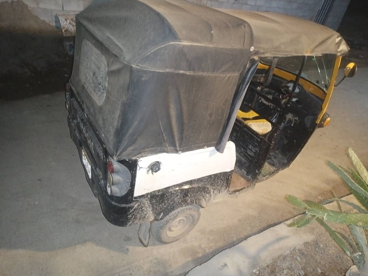 السلام عليكم شباب تكتك بياجو موديل 17 لوحه وسنويه ديالى تحويل مباشر تكتك محور تي في اس مكينه موديل 25شادينه الله شاهد حاوي كهربيات كله شغاله لامعجون ولاصبغ بلاديه تكتك ممغسوله تجي وشوفه بعينك خير من الله السعر تلاثه 3000ملاين مكاني ديالى بعقوبه ***********
