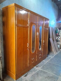 دولاب ٤ أبواب • صاج داخل وخارج • شبه جديد