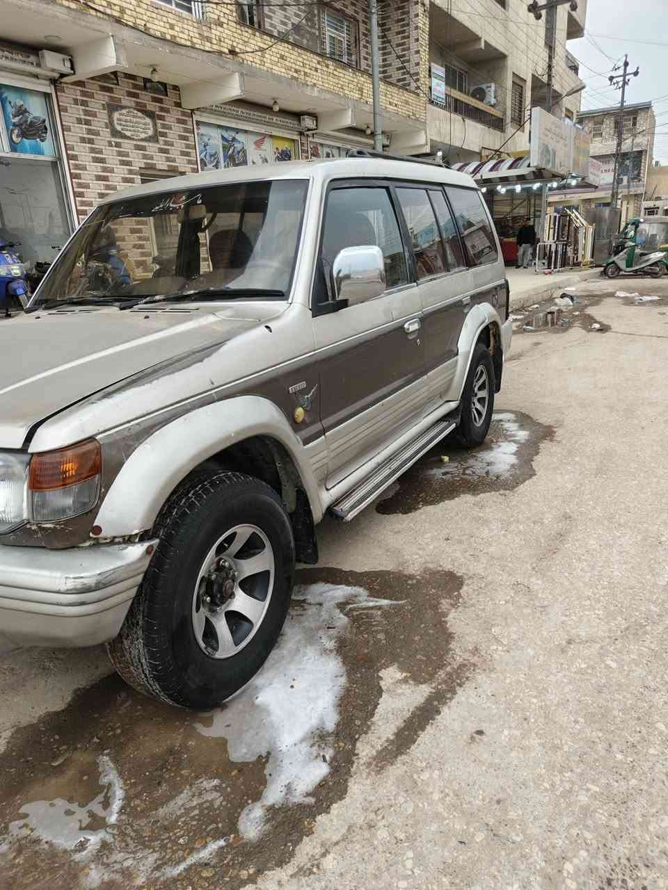 سلام عليكم باجيرو للبيع مؤديل ٩٤ بيها مكينه في في تي ٣٠٠٠ سياره خير من الله ما عايزها أي شي رقم بصره سنويه لل٢٨
راعيها موجود تريد وكاله تريد تحويل تخم تاير جديد السعر ٤٣وبيها مجال قليل الاتصال  ***********
