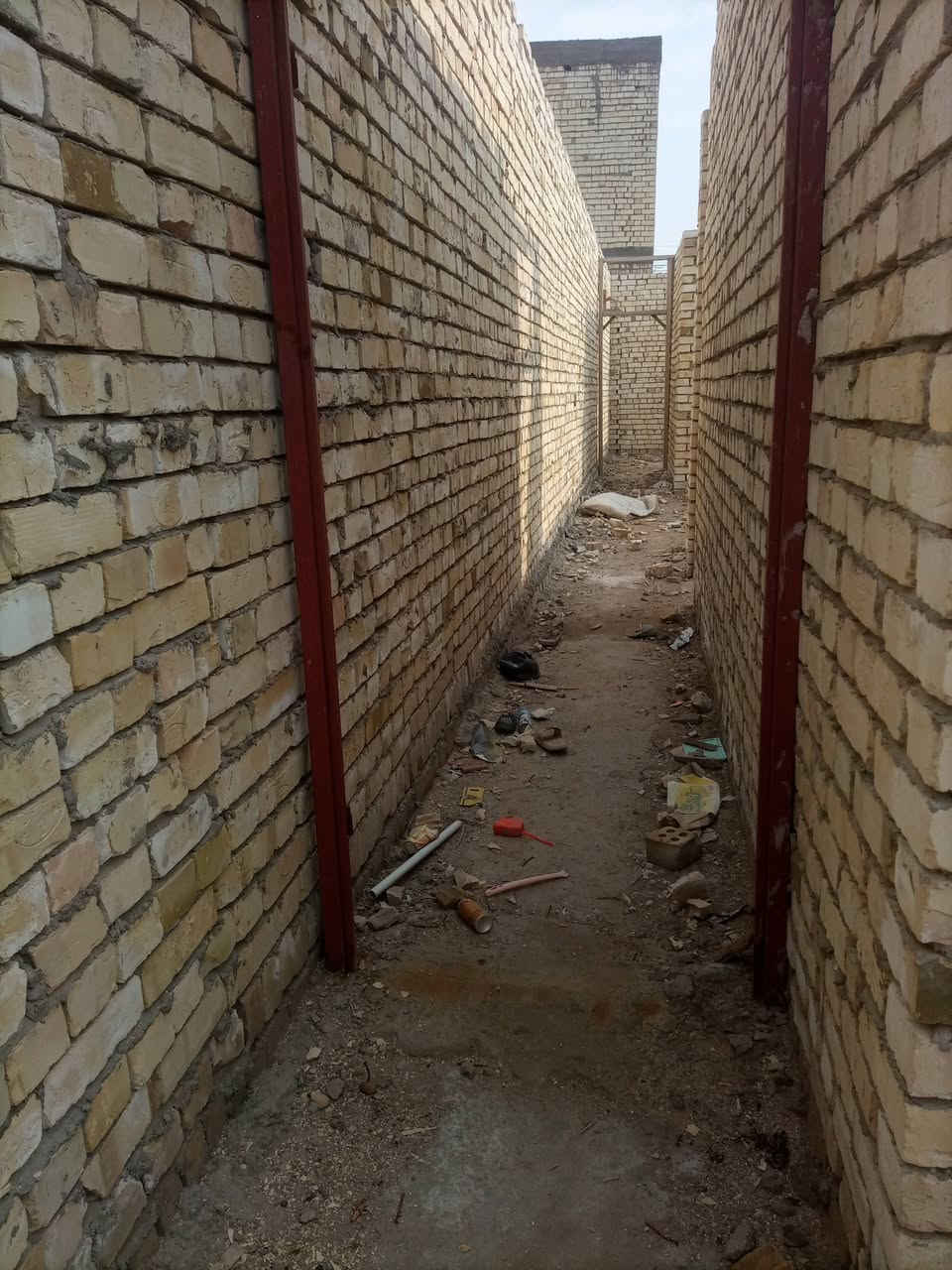 السلام عليكم هيكل للبيع بدون سقف المساحة 100متربغدادام الكبر والغزلان مقابيل حي الكوفةمن جهةالبانزين زراعي السعر 50وبي مجال المنطقة كامل/الخدمات ***********
