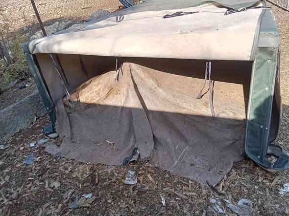 چەمچەی بە قاڵی بە کاملی بە
چادروو شوێنی سنوقەکانەوە بە  هه رسێ لادا ئەکرێتەوە زۆرجوان و خاوێنە چادرەکەی نەدڕاوە بۆ کیای 3000و 2700ئە بێت ژ.م.... ***********واتساپ و ڤایبەرم هه یە السليمانية
