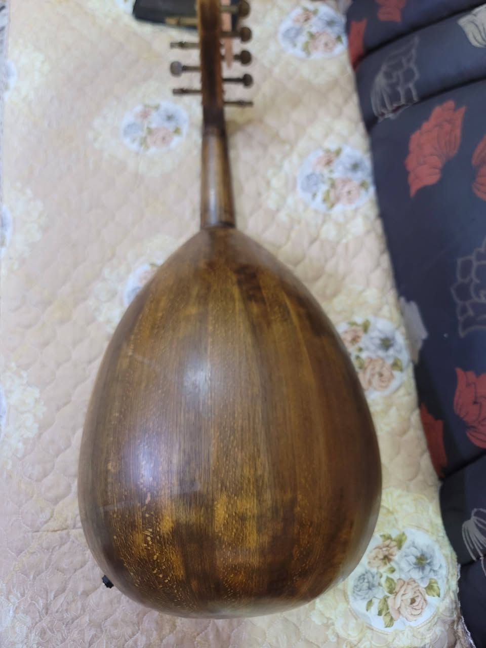 سلام عليكم عود سوري رقم واحد معدل على الوجه ماله الاصطه سينان سعره ١٧٥ نهايه مكاني بصره الي رايده يتصل على هاذه الرقم ***********
