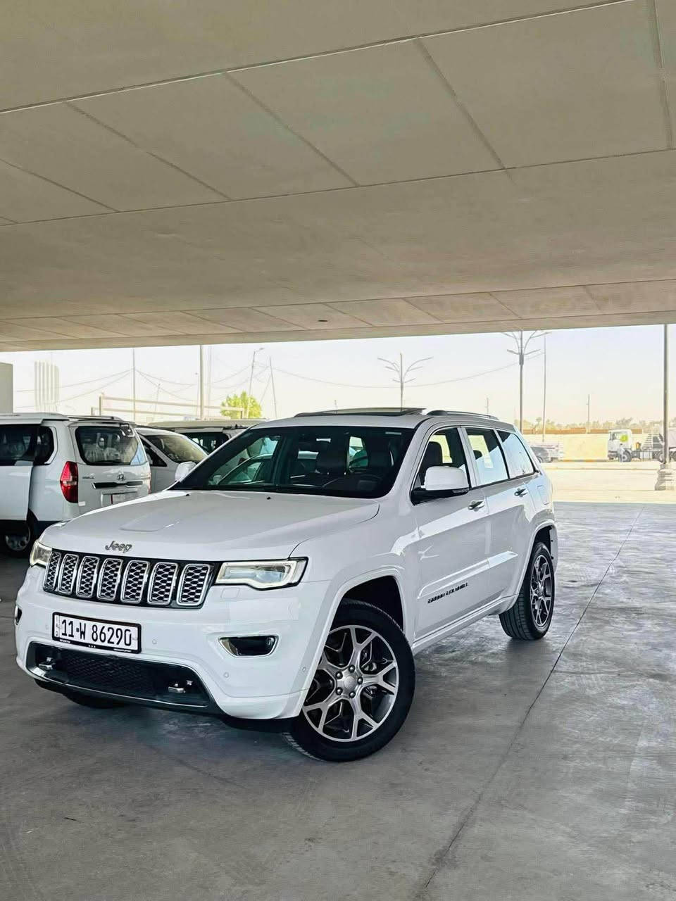 السلام عليكم 
سياره جيب للبيع 
فول موصفات 
جكات ،مري شفط ،تحكمات ستيرن ،فتحه قماره ،حساسات أمامي وخلفي وجوانب، 
سياره هوايه بيها مواصفات نضافه فول الفول 
ماشيه ٥٠ الف حقيقي 
السياره مثل ما موضح بالسونار 
الجاملغ الأمامي فقط والباقي مكفول 
رقمها بغداد سنويه جديده تحويل مباشر 
السعر 315 ورقه 
العنوان الانبار الرمادي 
***********
