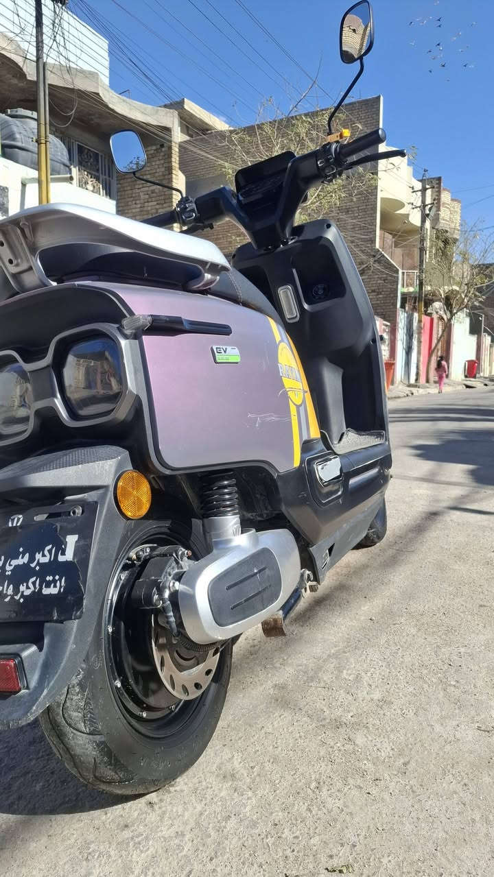 دراجة شحن شركة الريان دراجة نضيفة هاي بصورة بعد ما يحتاج احجي بيها بطارياتها جديدة و شحنها خير من الله مكاني بغداد مدينة الصدر سعرها 600 اتصال و بيها مجال ***********
