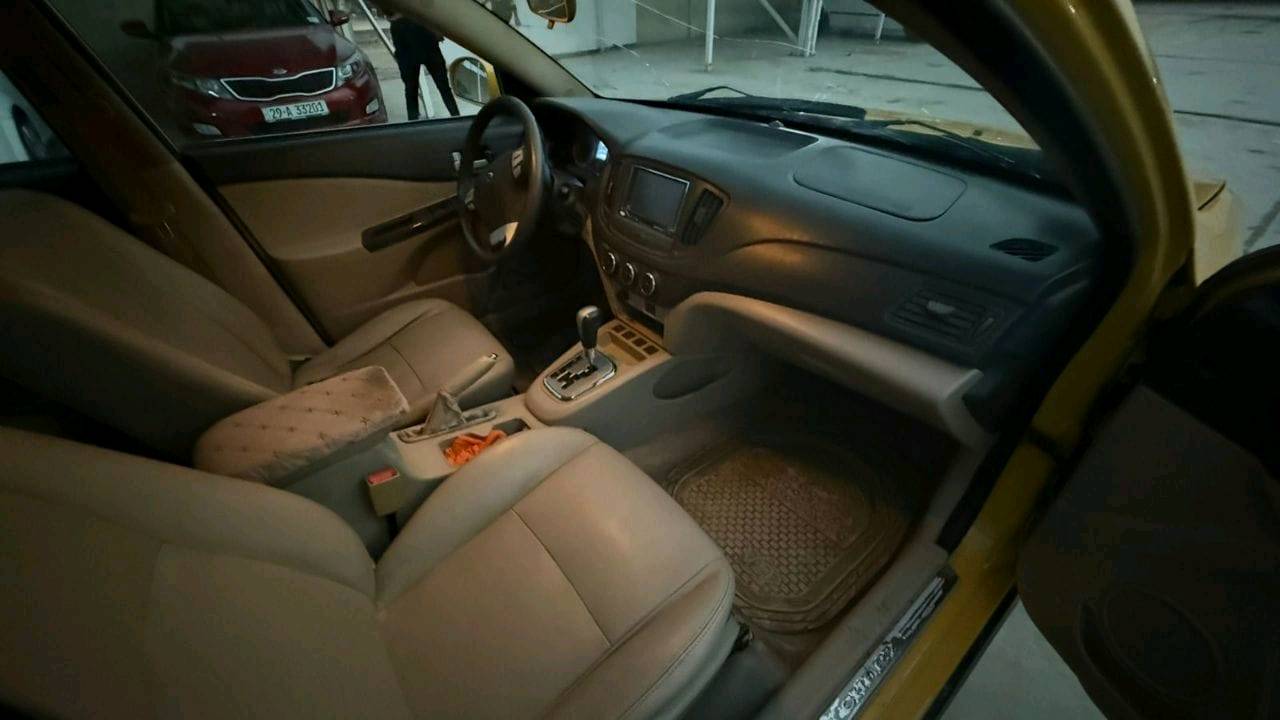 🚗 للبيع: شيري E5 موديل 2014 (
بلادي - فول مواصفات)
السيارة بحالة ممتازة وجاهزة للاستخدام الفوري، التفاصيل كالتالي:

 المحرك: بلادي (طابوكة) جديد

 الكير: بلادي (أوتوماتيك) 
 السنوية والارقام:
  رقم واسط (إنكليزي)

  السنوية مجددة حديثاً 
   تاريخ نفاذ السنوية لغاية 2028-04-09.
 المواصفات العالية (Full Options):
  فتحة سقف (سلايد روف) شغالة 100%.
  شاشة السيارة البلادية الأصلية.
  كراسي جلد بلادية نظيفة جداً.
   تحكمات ستيرن كاملة.
شاشة خلفية
  صدر جديد، وتخم تاير بحالة جيدة.
حالة البدي:
 حادث ربع جاملغ أمامي فقط، وباقي السيارة مكفولة ونظيفة كما موضح بالصور.
ملاحظة: السيارة "بصمة وما تحتاج أي مصروف، 
والتحويل مضمون وجاهز.

السعر: (51$)
المكان: (بغداد سبع البور)
صاحب السياره مكانه (واسط الكوت) تحويل مباشر
للتواصل والاستفسار (***********)
واتساب على هذا رقم (***********)