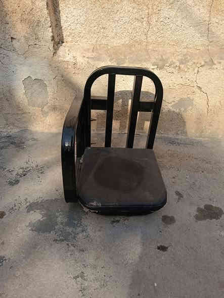 سلام عليكم
عندي كرسي مال ستوته للبيع مال الوكالة 

قيم واخذ.  ***********
