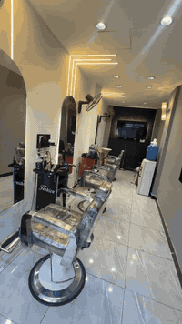 السلام عليكم 

محل حلاقة للبيع الحرية الثانيه 
المحل ايجاره 350 الف يحتوي على ثلاثة كراسي اثنين من الكراسي مستاجرات المحل شغال شغال وديكور  حديث للاستفسار ***********
