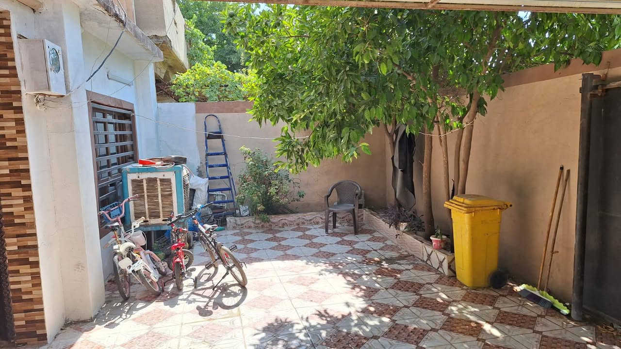 🏡 فرصة مميزة لامتلاك منزل في أحد أرقى مناطق حي الجامعة كركوك 
🔹 للبيع منزل بمساحة 200 متر مربع
📍 الموقع: حي الجامعة – قرب المدرسة الصينية، منطقة هادئة وراقية، مناسبة للسكن العائلي.
✅ طابو ملك صرف.
يتكون المنزل من: ✔️ غرفتي نوم.
✔️ غرفة استقبال.
✔️ صالة.
✔️ مطبخ.
✔️ بيتونة.
💰 السعر المطلوب: 110 مليون دينار عراقي (قابل للتفاوض ).
📞 ***********ابو محمد 
للاستفسار الاتصال بمكتب زهرة الخليج حي الواسطي السايدين القديم مقابل صيدلية صوفيا
