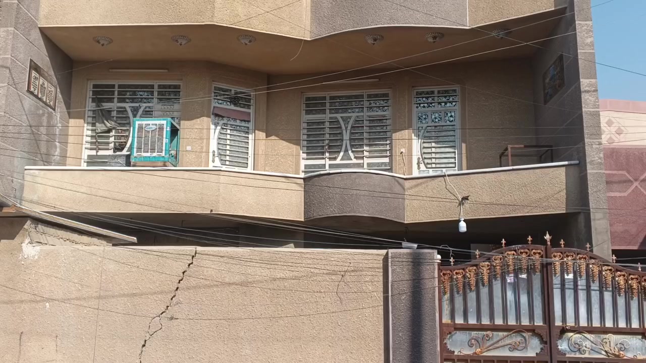 دار للبيع 180 متر طابقين ونص الحرية قرب جامع المهيمن استفسار ***********
