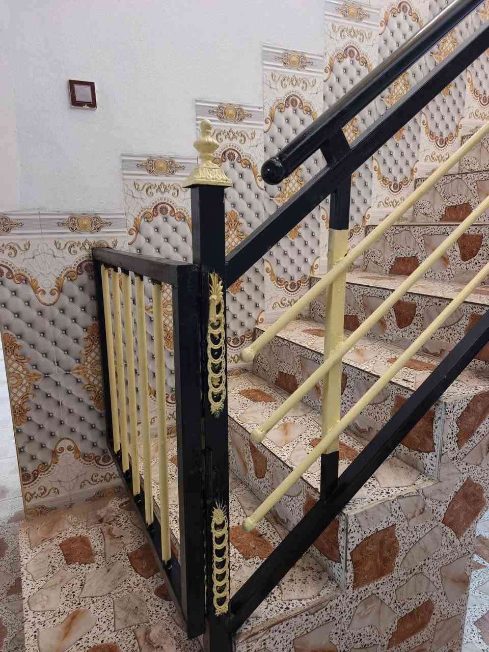 السلام عليكم
صبغ ابواب وشبابيك ومحجل كيا 
وابواب حوش 
وأيضاً
شغل سقايف ومحجل درج حسب المتر 
والأتفاق
ويوجد تصليح لكافة انواع الغسالات ***********
