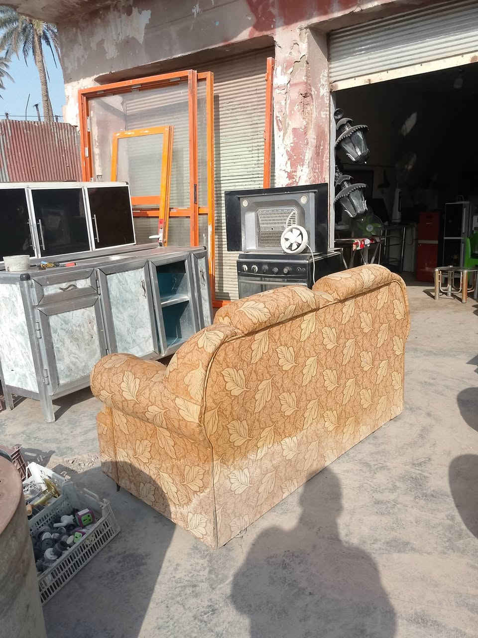 تخم مستعمل للبيع خشبه نظيف فقط القماش تعبان وسعره مناسب ب75الف اخو البلاش مكاني  شهربان السوق القديم قرب المصرف القديم ***********
