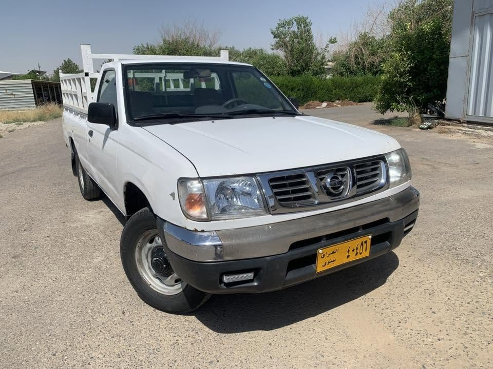 نیسان 2002  تاک پێنج قولاب 
سەیارەیەک لە سەر دەقی شەریکە ماوەتەوە  
چوار پێنج جیگای بەس بە پەمب سبوغ کراوە  
تەبرید  ئاڕمی پلاستیکی هەولێر  سەنەوی ئەسلی  لە گەڵە  مالی کەسابەت  هیچ نوقسانیەکی نیە 
***********

