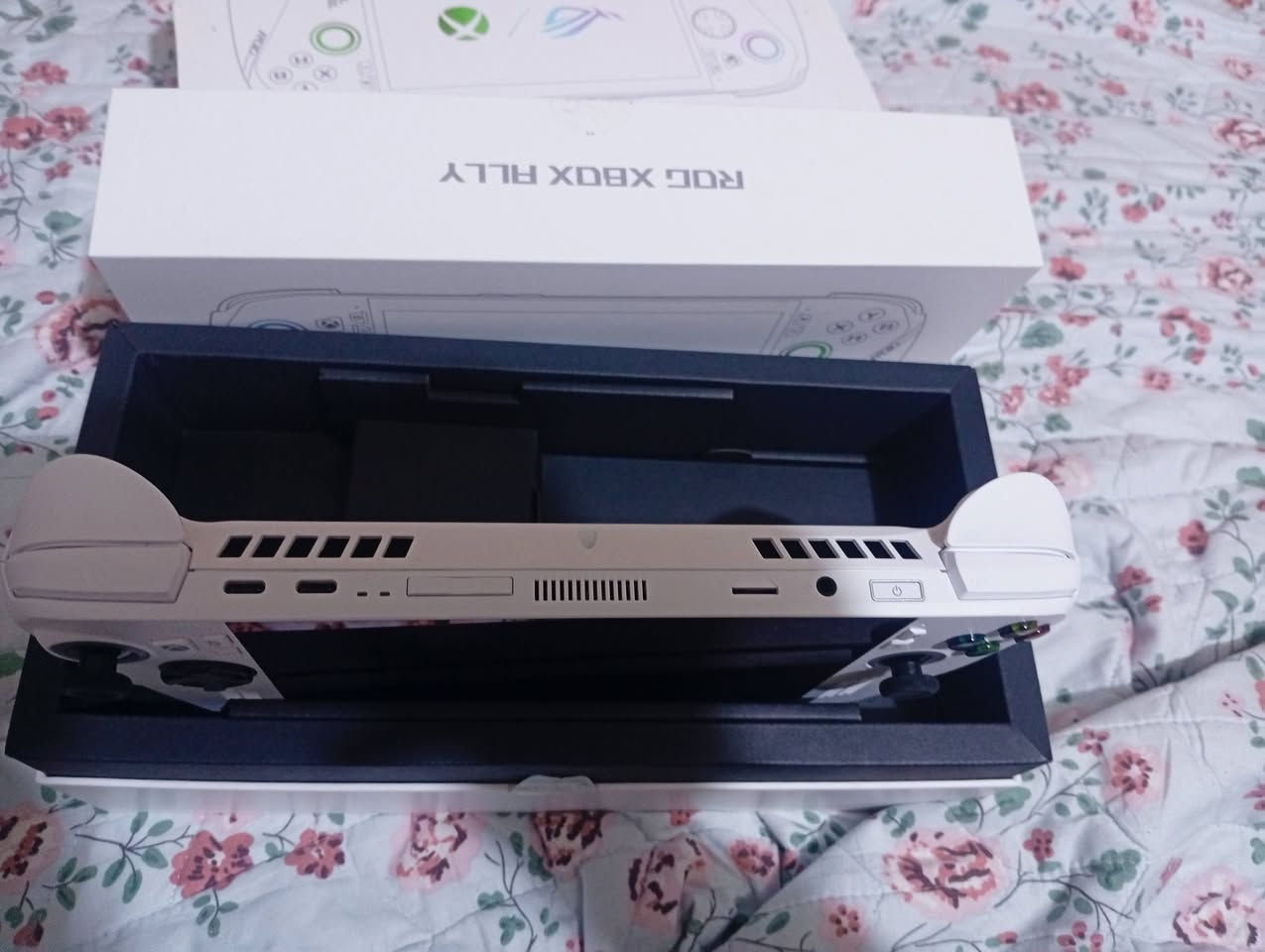 روج اكسبوك الاي اكس ROG Xbox Ally X  للبيع فقط توصيل موجود اشتريته جديد اشتريته جديد بيوم 20 من رمضان الجهاز حتى ماصارله شهر 

واتساب
***********

السعر 800 السعر ثابت
