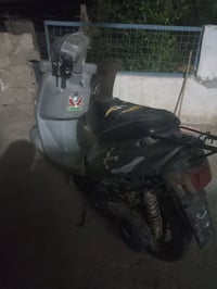ماطور بزون نضيف كهربائيه يشغلون كلهم هرن شغال سعره 100رقمي 07507921491