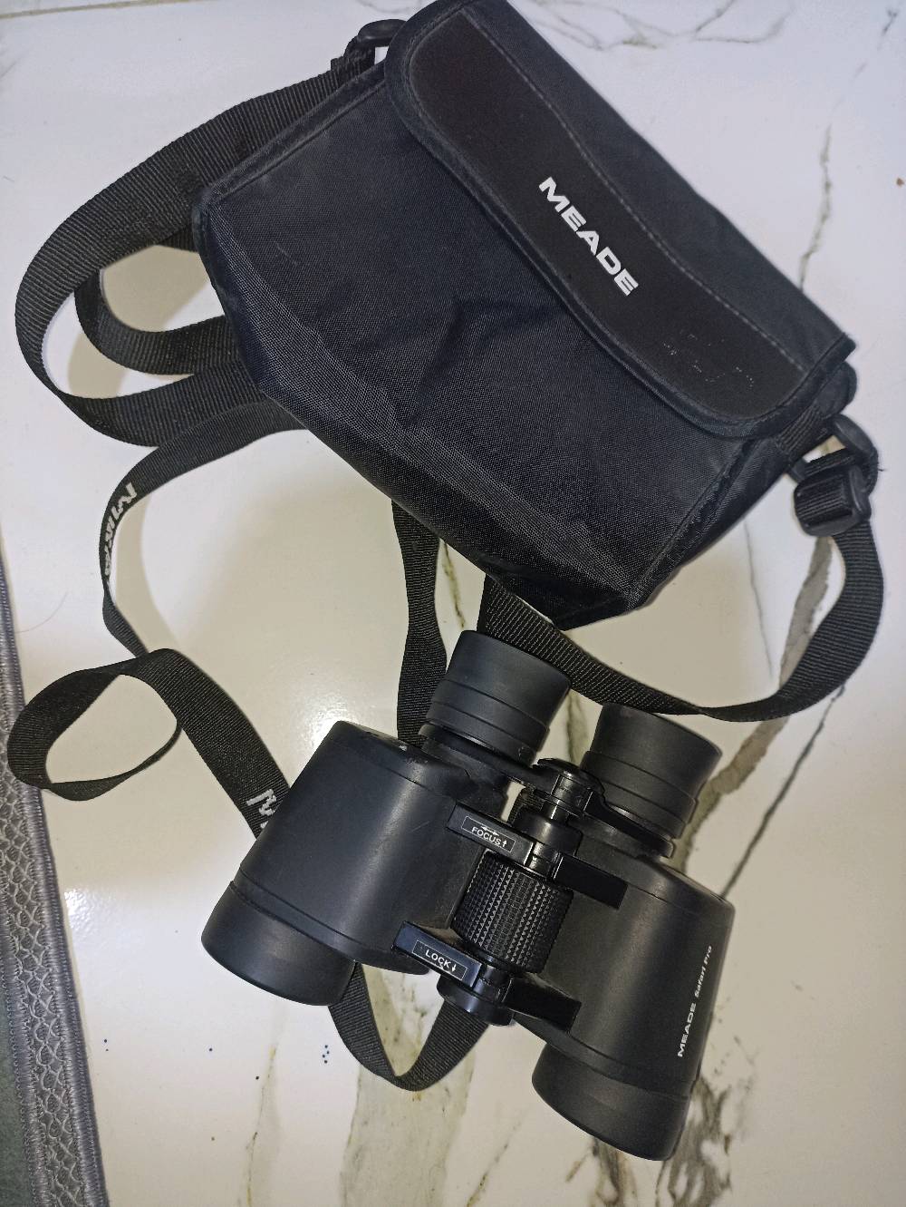 أنا أعرض مجموعة متنوعة من البضائع للبيع، تتضمن جهاز بروجيكتور LED بحالة ممتازة شامل صندوقه الأصلي والريموت، كرسي استرخاء مريح مثالي للنزهات أو حديقة المنزل، ماكينة حلاقة كهربائية مع ملحقاتها جاهزة للاستخدام، مسند سيارة متعدد الوظائف بحالة جيدة يحتوي على مساحة تخزين وأماكن للأكواب، مكواة بخار يدوية نظيفة وقوية للأقمشة، فرشاة شعر كهربائية تُسهّل التصفيف والتجفيف في آن واحد، مكواة كهربائية حديثة بحالة جيدة، منظار مع حقيبته لحماية العدسات وسهولة الحمل، وأخيراً مصباح طاولة بتصميم أنيق. جميع الأدوات بحالة ممتازة وجاهزة للاستخدام الفوري.