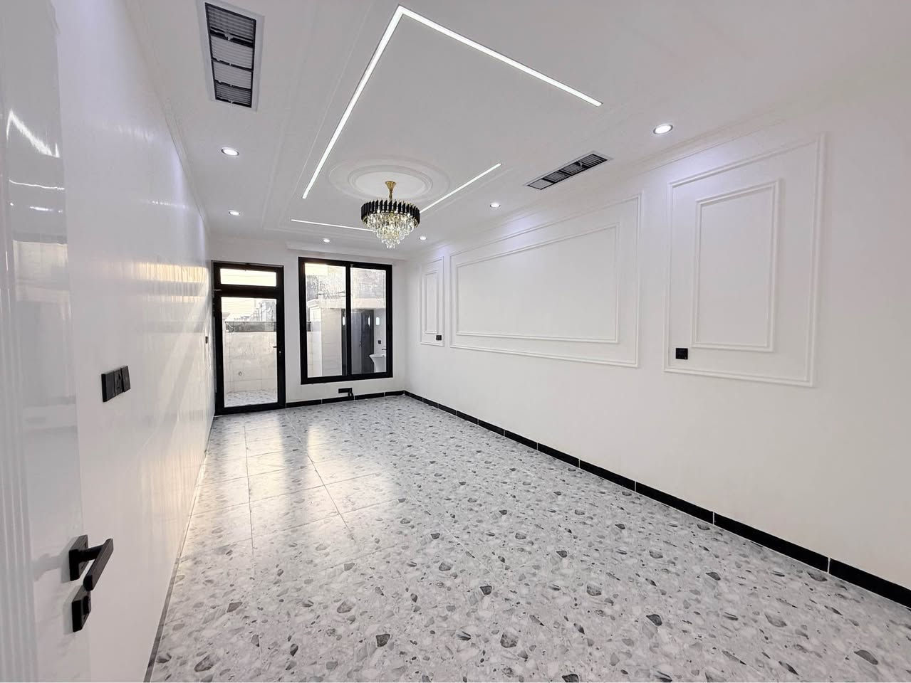 #شوێن || هەولێر || حي فرمانبران  ||

💥🎯#نرخی گونجاوە ||  #سعر رخیص 

🏦#خانوو 171م  + 171 م مربع   #بيش_شه_قامى_20_ى_تاپۆ  كۆڵانی  ڕووی رؤژ هلات و قبله   

ئەوەی بیكڕی لۆ كرێش 750 هەزار دەكات || فول   || بۆفرۆشتن 

🌍#شوێن || هەولێر || فرمانبران _ نزیك شەقامی 120 ى ||

🧱#ڕووبەریان||  171 م مربع  + 171 متر  

🗄#پێک هاتوەلە||  5  ژوری نوستن مطبخ و مطبخ حمل و ژوري ميوان و مطبخ عمل 2 هۆل و   3 حمام بەیتونە   

💰#نـــرخ  ||     دفترو     وةرقة و  مجالی تێدایە     
📠#بۆ پەیوەندی کردن

📴فایبر واتساب *********** 
📴*********** واتسئاب
ــــــــــــــــــــــــــــــــــــــــــــــــــــــــــــــــــــــ

🏦#بيت 171 + 171 م روكن #علي_شارع_20_للبيع حي خمسة حصاروك  طابو علی  متر اتجاە 

شروق  ای واحد اشتري هذا بیت ایجار مالها 700  الف دینار || فول  || للبیع
 
🌍#الموقع ||  اربیل || حي فرمانبران قریب  من   شارع 120  ||  

🧱#المساحة || 171 م  +  171 م مر بع
    
🗄#یتکون بیت ||  5 غرفة نوم مطبخ و مطبخ حار و استقبال ومطبخ عمل  و 3 حمام  بیتونە 

💰#الســعر ||    دفاترو    وةرقة و  بها مجال  

📠#للاستفسار اتصلوا ........

📴فایبر واتساب  ***********

📴*********** واتسئاب أربيل, العراق
