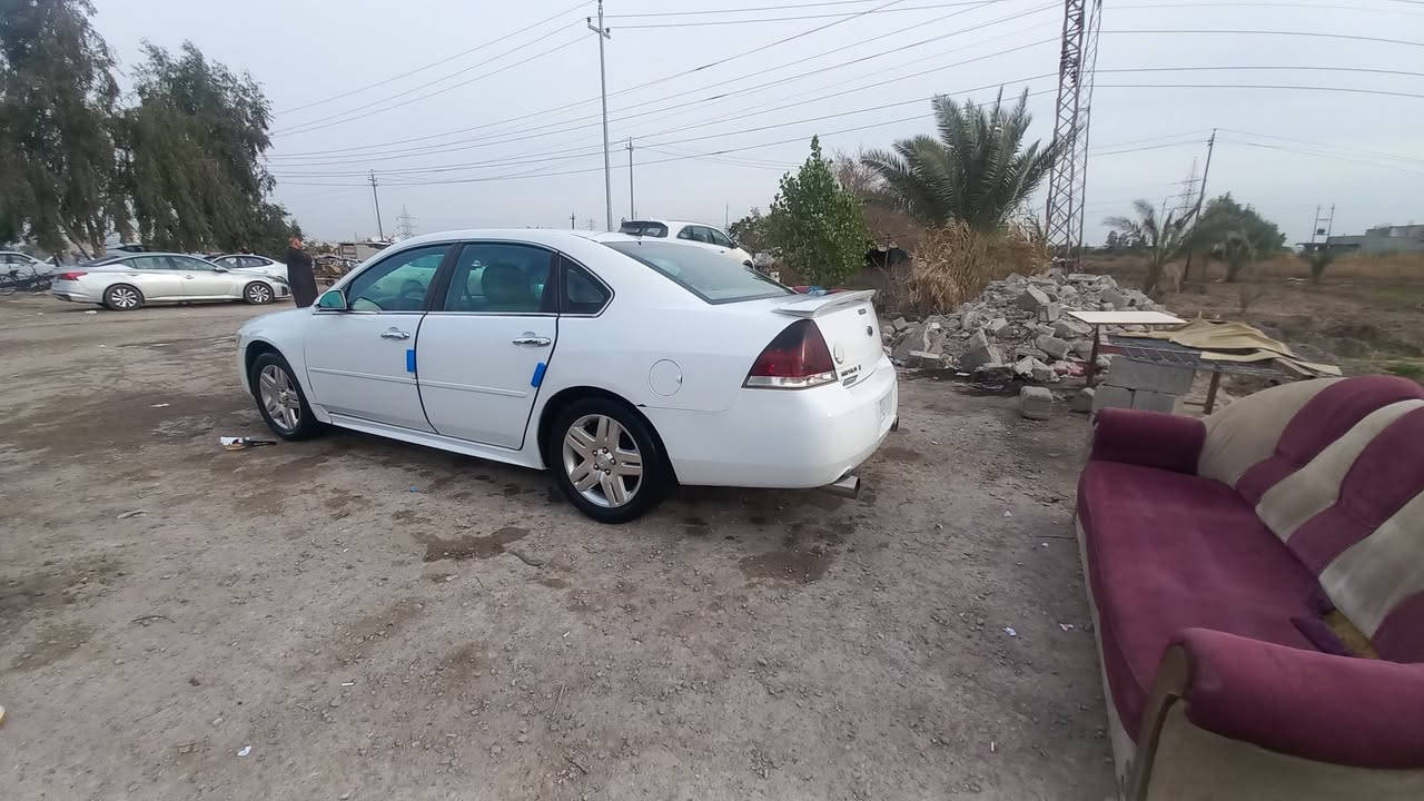 السلام عليكم انبالا 2013 LT2 السياره جاهزه من كل شي  احلى من الصور بيها قطعتين  من كندا وبيها طخه باب الايمن  وتعدلت على البارد بدون دواخل السعر تصل *********** بس واتساب وتدلل
