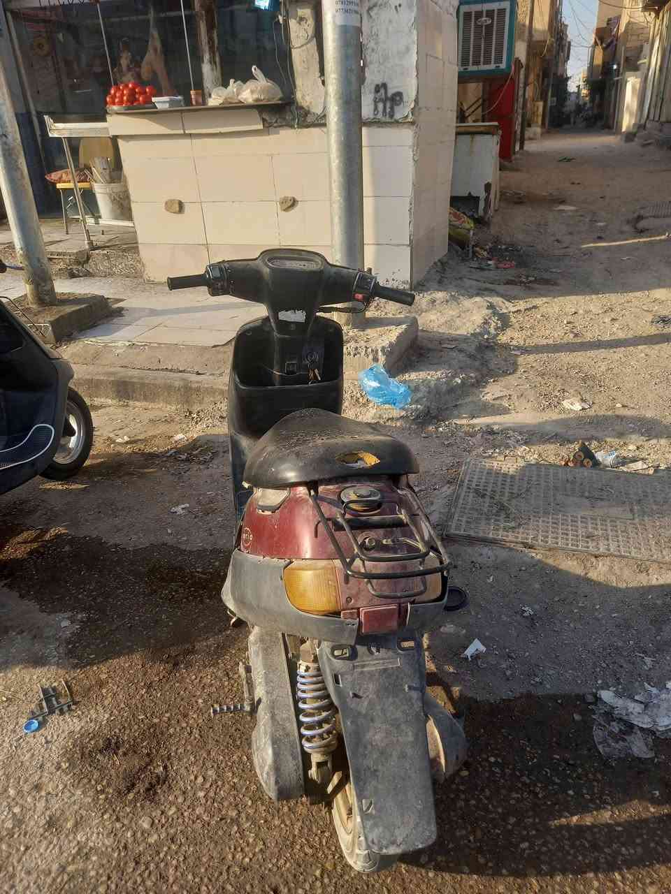 دراجه بطه للبيع سعره 100 يراتله تجفيت بس هسه تمشي الدراجه ***********
