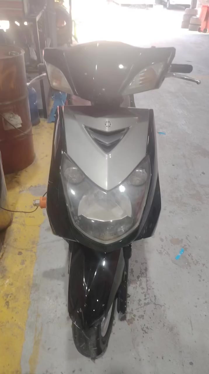 دراجة سكنس فحل مكينه خير من الله
دراجة اي نقص ما بيها  عدا شخطات بل كفرات ٥٥٠ بيها مجال بسيط
***********
