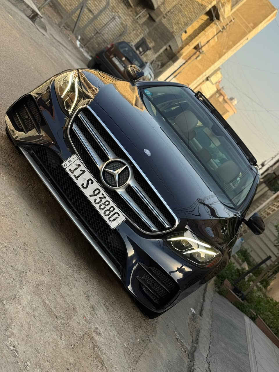 للبيع مارسدس  E300 موديل 18 حادث بسيط بدون ايرباك ضمان دولي بصمتين رقم بغداد حرة باسمي هزة جديدة مواصفات:
بانوراما 
داخل جلد ابيض + صاج ملكي
شاشة+ كامرا دوارة
داخل انارة متغير 64 لون + انارة تبريد
كشنات خزن ميموري ثنينهن + كهرباء
تدفئة كشنات
شحن لاسلكي واير ليس
سيتم صوت BURMESTER
حساسات ٣٦٠ درجة
دبل ماوس تحكم
انارة داخلية led
رادار جانبي + نقط عمياء
رادار امامي + تحديد مسار
نظام Auto park
نظام Auto stop
مودات قيادة(eco,comfort,sport,custom)
جنطة كهرباء
وباقي المواصفات المعروفة والسيارة جديدة وكاملة مكملة اي نقص مابيهة (صفر مسج) وماشية ٦٠ الف وحادثهة كلشي بسيط جاملغ وبنيد ومبدلات اصليات نفس اللون بدون صبغ بدون دواخل وايرباك  وصور الحادث موجودة عندي عالخاص والسعر 250$ للاستفسار ***********
