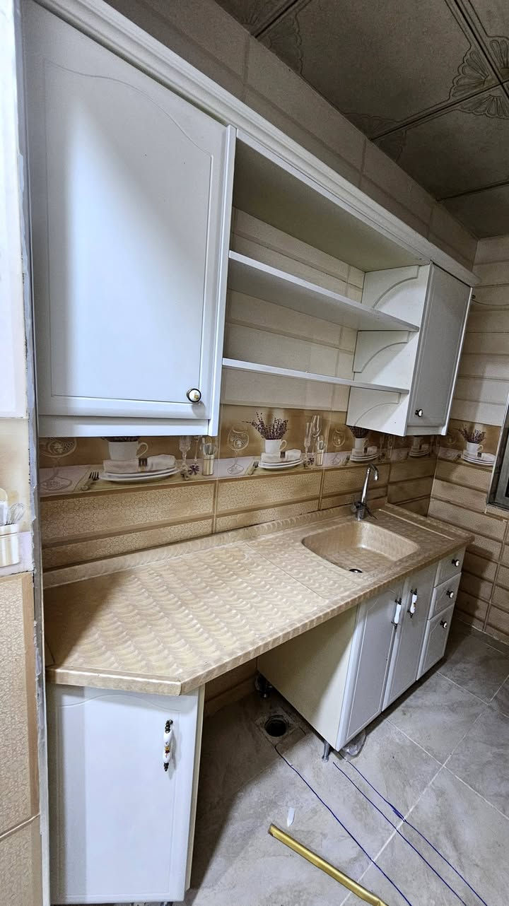 كاونتر كامل خشب تركي مع طباخ ومرشحه يجي السطح خشب

القياس 3 متر و15 والسنك متر 85 مكان ثلاجه متر ونص

*********** - ***********
