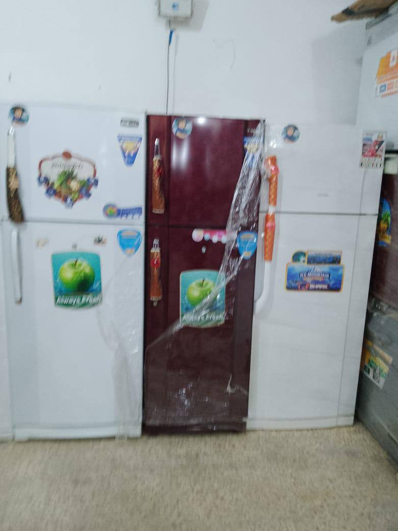 ثلاجات للبيع الحجم كبير 24قدم
السعر 200قفل
الشراي يتصل ***********
العنوان حله حي المهندسين شارع ام البنين
