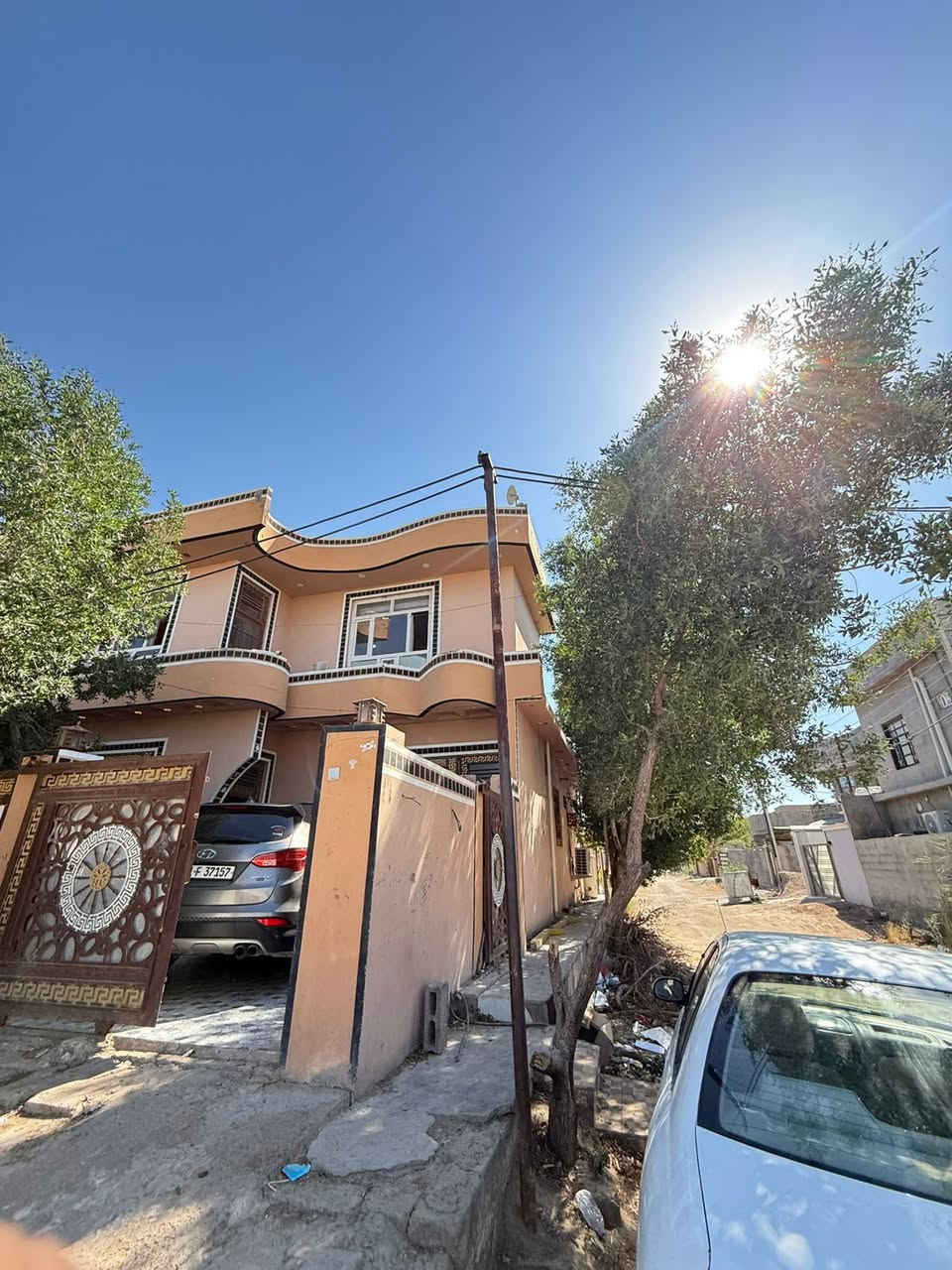 يوجد لدينا بيت في منطقة سيف سعد الغالبيه مساحه البيت 170 متر ركن مربع بناءً طابوك قاطين يحتوي على 4غرف نوم وصاله ومطبخ واستقال وصيحات داخليه وخارجية بناء طابوك توجد كافه الخدمات شارع تبليط تجاري مقابيل المدرسة موباشر البيت متعوب عليه بناء جديد السعر 95 ؤبيه مجال للشراي البيع يكون ويه صاحب العقار موباشر ***********
