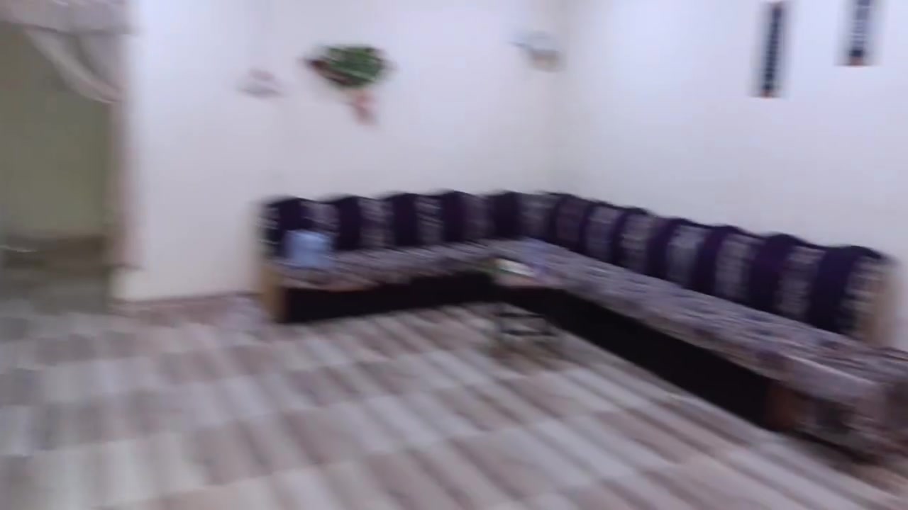 بيت للبيع  بالنجيبية ركن غرفتين وهوا ومخزن ومطبخ وصحيات وتانكيات ماء وماطورين وكيزر وغرفه اخشاب السعر 15 وبيه مجال ***********
