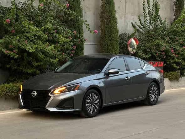 نیسان ئاڵتیما  2023  SV+
 پڵەس‎فول مواصەفات
ئێرباگ هیچی نەتەقیوە
 شاشە گەورە صڵاید بەصمە شەغال
 کوشن کارەبا کوشن هیتەر برێک بەصمە
 ناو فۆرمیکا وایەر لێس چارج ڤۆلیۆم سوکان
 ئۆتۆ هۆڵد ڕاداری پێش و دووا
 ئاوێنە و ئۆتۆ ستۆپ دوو دەرگا بەصمە 
کامێرا و حاسە خەتی جادە و ….هتد
 سەیارەکە پارچەیەک بۆیاغە و پارچەیەک ئەمریکا یە
 مەسرەفی تییانیە 
ژمارە کاتیە و دوو مانگی لەگەلە سعر175

ژمارەی خاوەنەکەی 
***********
***********
واستئاب مووجوود
