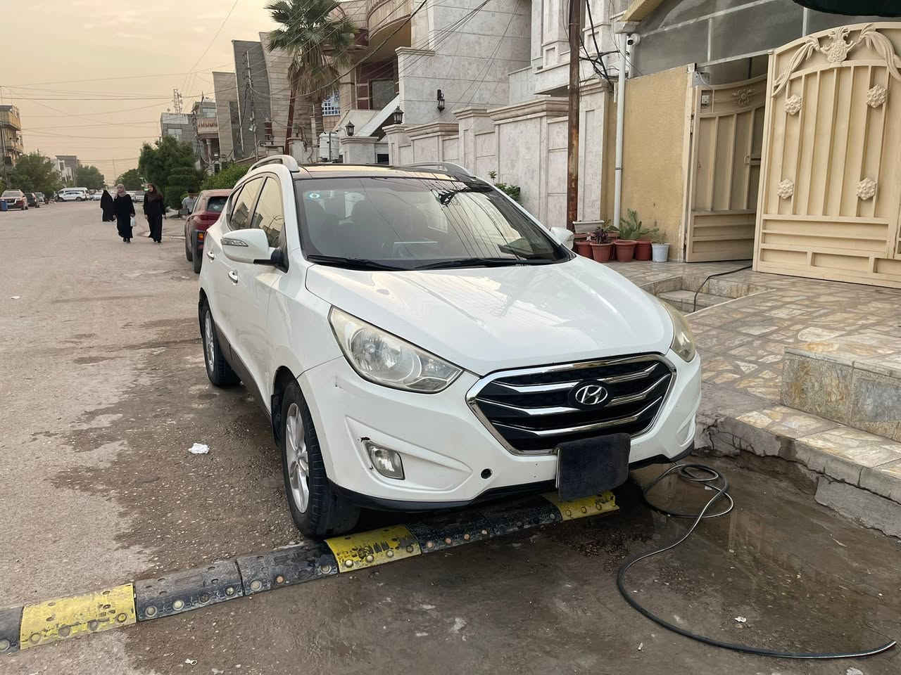 السلام عليكم 
توسان موديل 13 شكل ال15 بغداد باسم ماشية 200 بيهة 3 قطع بنورامة شاشة كبيرة كير مكينة كهربائيات كلة مكفول 
للستفسار *********** 
السعر 126 $  وبيهة مجال 
مكاني بغداد الحرية
