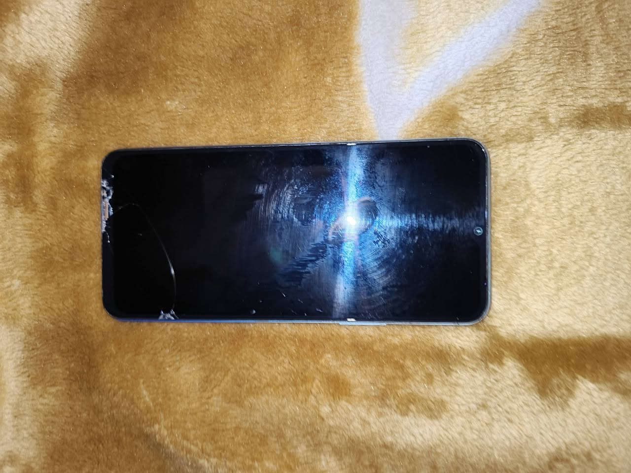 جهاز vivo بس مكسور شويه من جوه مثل ما موضح بالصوره ذاكره128 ذاكره العشوائيه8 البطاريه خير من الله اصدار اندرويد 13 سعره70وبي مجال رقمي ‏‪‏‪***********‬‏متوفر اتصال و واتساب فقط
