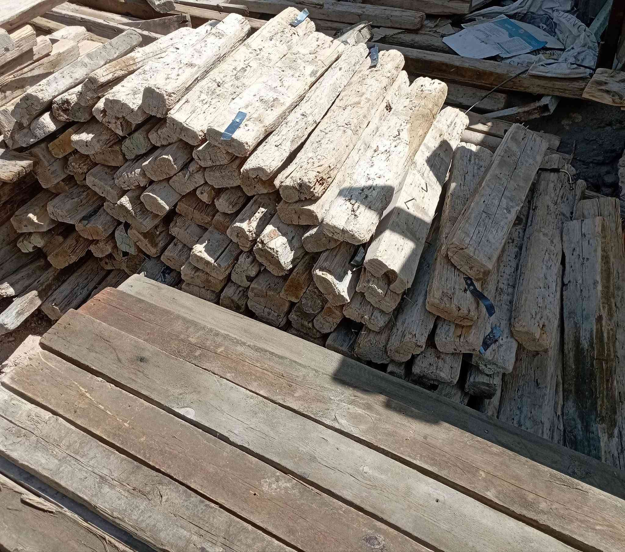 لوح 4متر وبقار نضيف للبيع العدد مكعب ونص 
العنوان الحلة ***********
