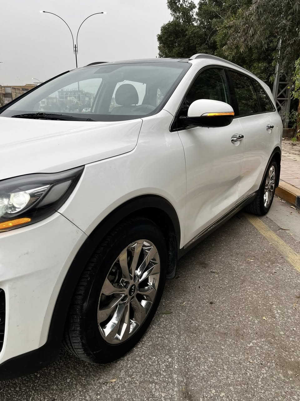 سورنتو موديل 2018 ماشيه 140 الف
بانوراما كشن كهرباء تدفئه تبريد كله فول لايتات زينون بك لايت ليد سبعه راكب سته سلندر  مرايات شفط  جنطه كهرباء سايد بريك رجل السياره بيها بارد بين باب السايق والراكب وكرت تكحيل بالبنيد وخط بالجنطه 
سعر السياره (230) وبيها مجال بسيط 
للاستفسار ***********
غير متواجد على الواتساب
