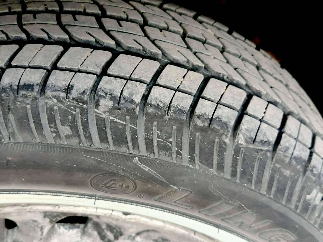 البيع هونداي كراندير مديل 94 كير أوتو مكينه اربعه سلندر تخم تاير جديد حداديه جديده كهربائية كله شغاله سنويه لل 30مداور ثاني يوم السعر ٢٧وبيه مجال ***********
