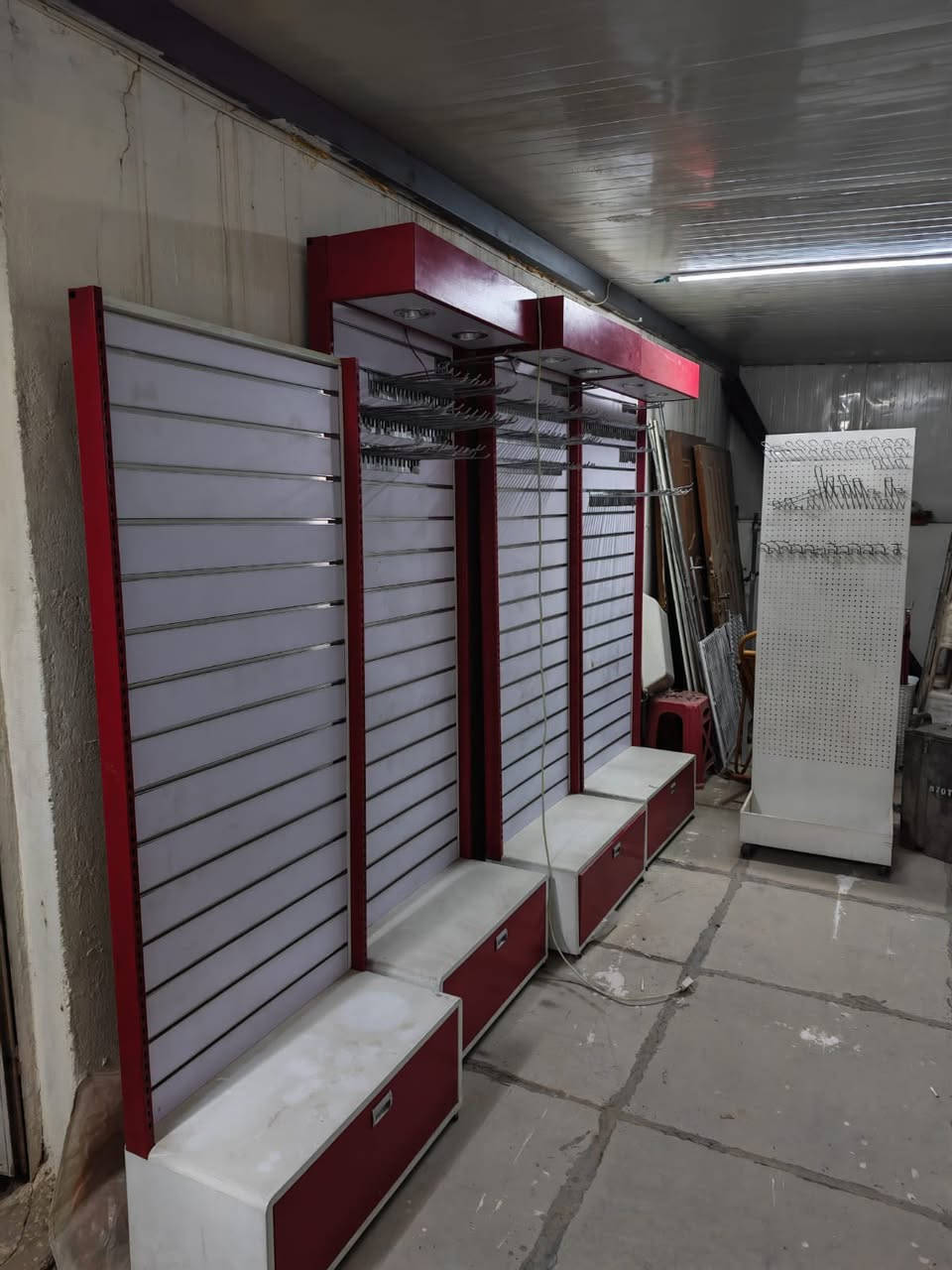 السلام عليكم عارضات ملابس للبيع مستعمله بحاله جيدا جدا السعر المطلوب بلقطعه الواحده ٥٠,٠٠٠ الف 
للاتصال ع الرقم : ***********
