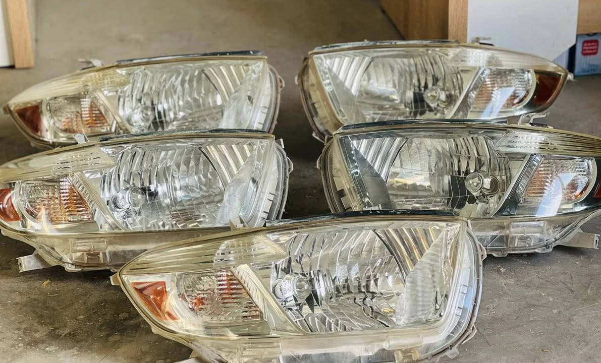 السلام عليكم ورحمة الله وبركاته 
اغراض تويوتا 
من 2008
الى 2013 
يده داخليه 
فيت بم كامل 
لايت امامي 
دبه ماء راديتر 
بلك اصلي تفصيخ 
المركز الياباني والامريكي
***********
***********
