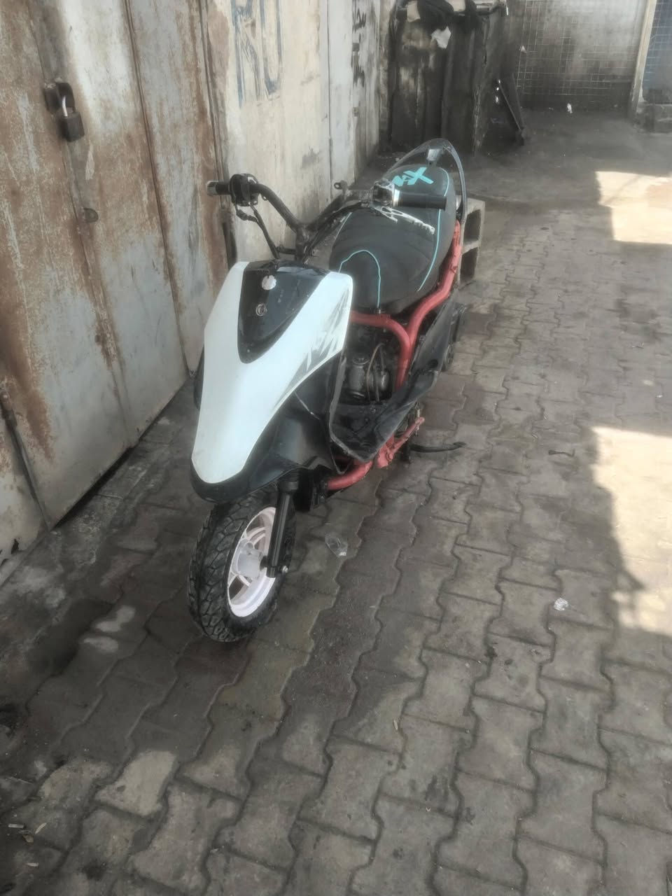 سلام عليكم دراجه للبيع عراض
كله بلدي تجي وشوف مكينه شلعه ومعدل55
نكره سلف  درجه حلوه متعوب عليه
شراي ***********
