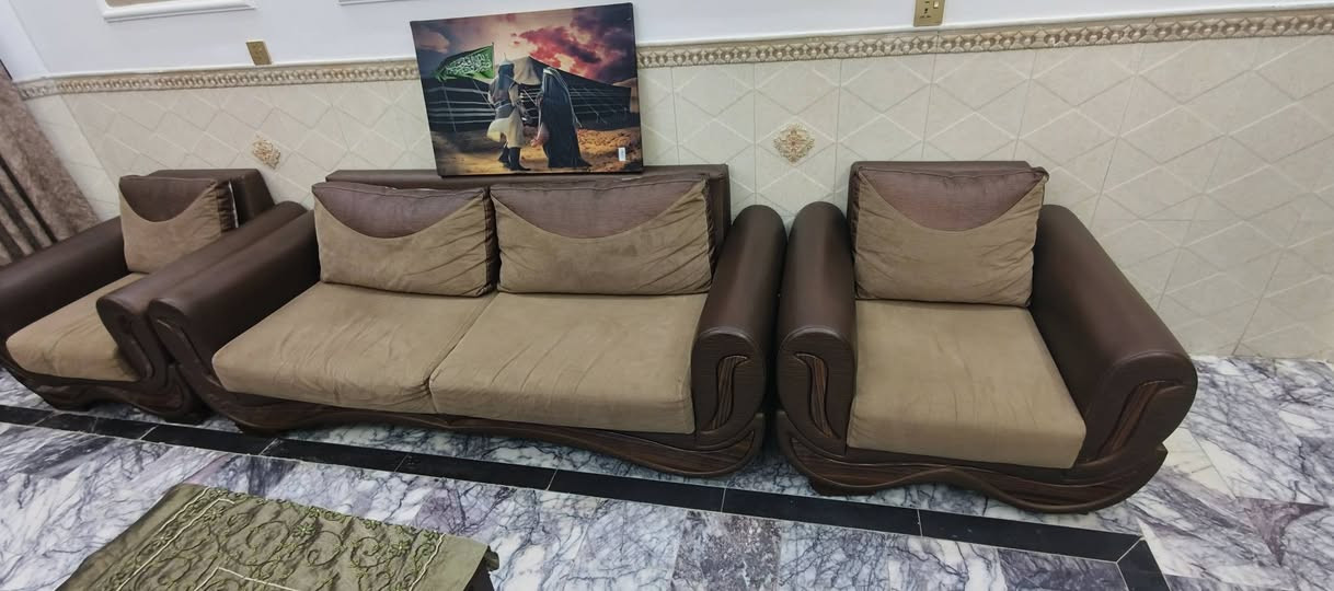سلام عليكم تخم عشر مقاعد تفصال نضيف حيل طبله وسطية ويا سفنج ما نازل ابد مكاني بغداد ام الكبر والغزلان ***********
