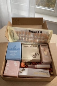 توصيل مجاني • تغليف مجاني • بكج مكياج