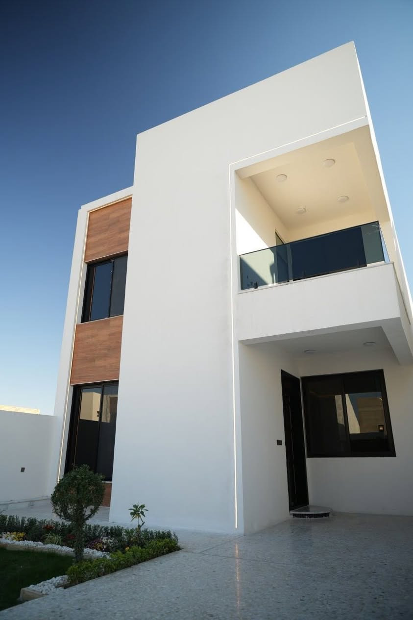 في مجمع المربع الذهبي السكني، الراحة مو مجرد فكرة… أسلوب حياة متكامل 🌿
تصميم أنيق، مساحات خضراء واسعة، وهدوء يرافقك من أول يوم.

🏡 مشروع سكني متكامل بخدمات حديثة:
🌳 مساحات خضراء ومائية
🏫 مدارس وروضة أطفال
🕌 مسجد
🏥 مستوصف
🛍 مول خدمي داخل المشروع
🚪 ثلاث بوابات رئيسية ومدخل سكني معزول
📞للحجز والاستفسار:
***********
