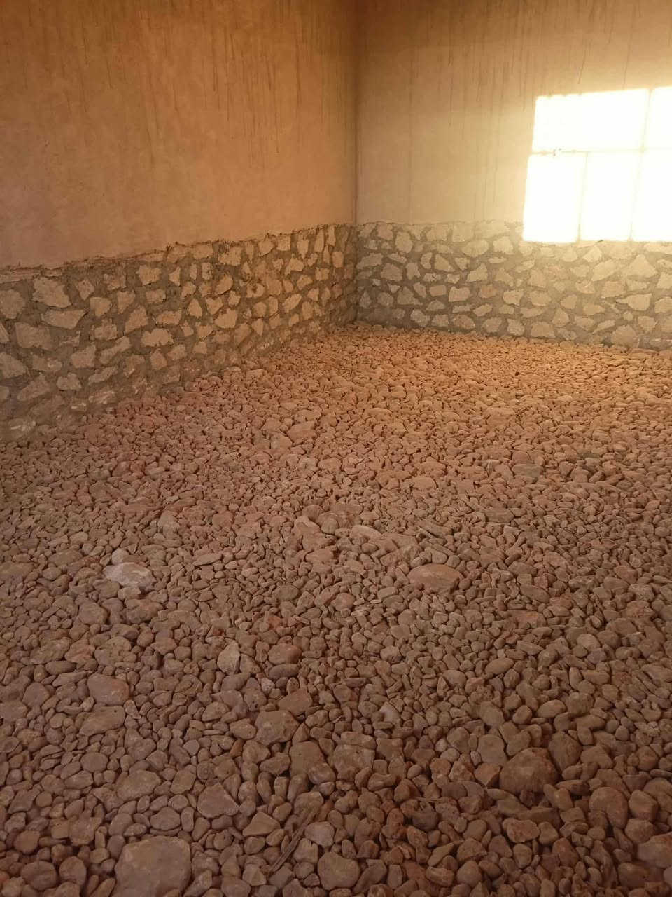 السلام عليكم
يوجد كادر حفر رصف صب ناعم خشن 
حديثه نواحيها 
تنصيف بيوت حفر رصف حدل صب بيوت بيتونات صحيات خارجيه رباطات نكر صحيات نقل تصعيد مواد 
الي يحب نصبله يتفضل خاص او تصال ***********
