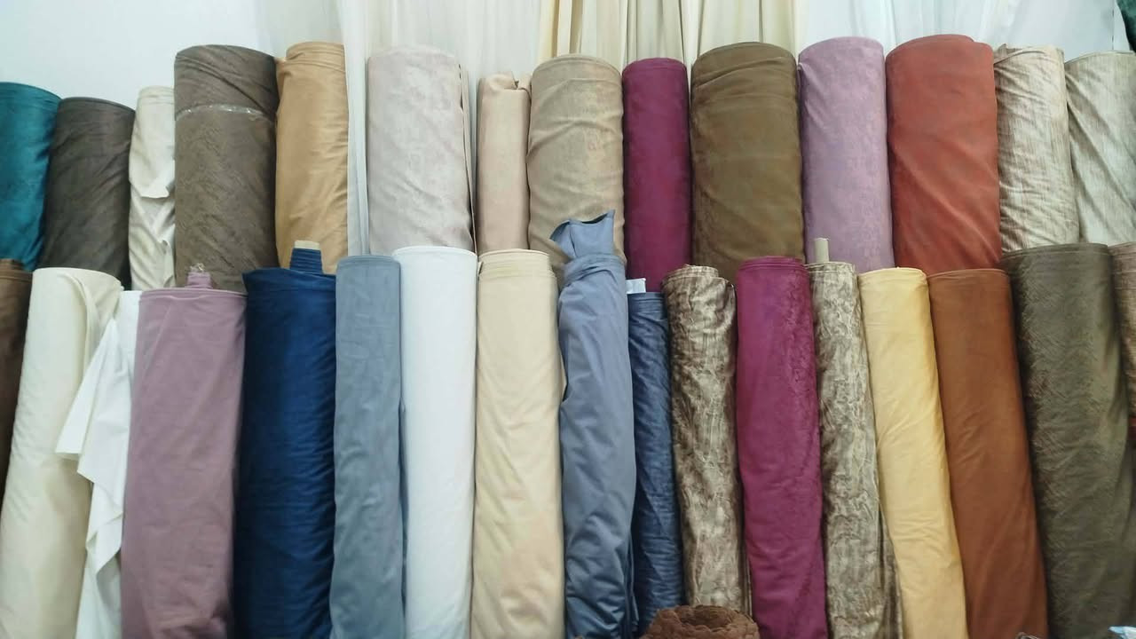 توفر ستائر قديفه (ساده .مشجر. ماء الذهب .ورق جدار. ووتر بروف) 
باسعار جدا مناسبه
ومتوفر توصيل لكل العراق 4 
*********** ادهم
